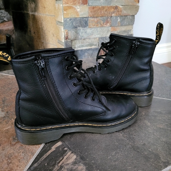 Dr. Martens Black Combat Boots Iconic Style - Picture 4 of 8